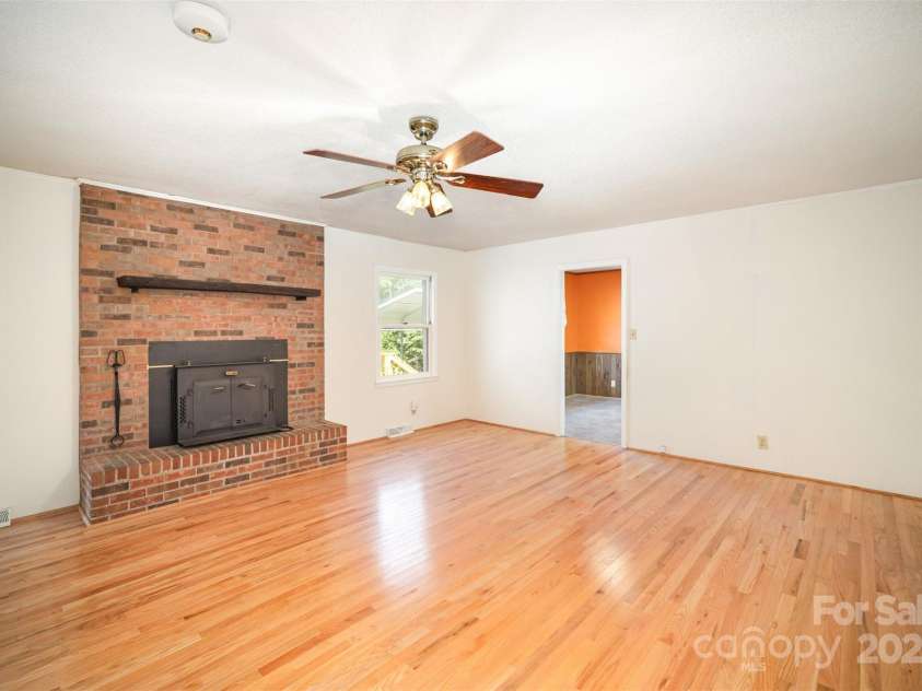 5474 Ussery Road, Kershaw, SC 29067.  MLS# CAR4294150, YatesRealty ID 34379. Family Room