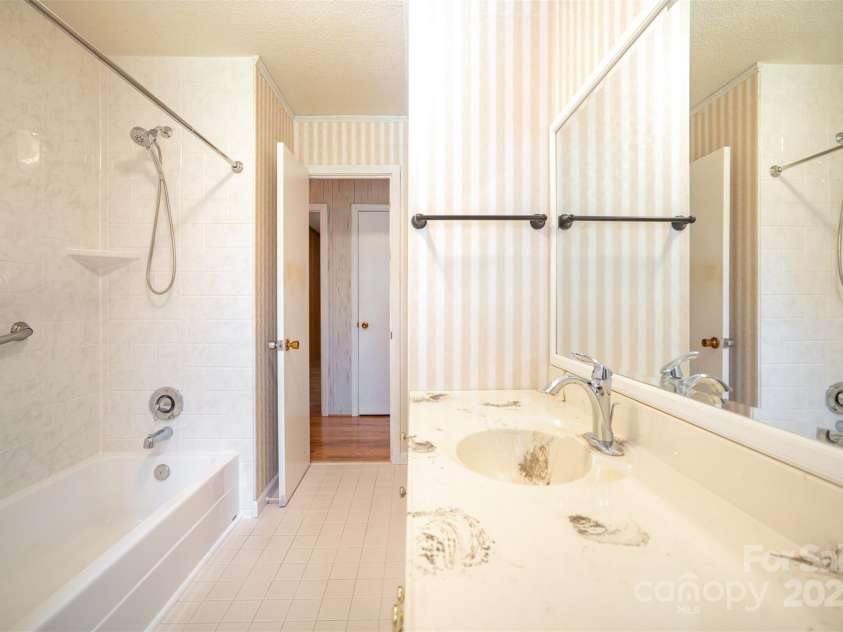 5474 Ussery Road, Kershaw, SC 29067.  MLS# CAR4294150, YatesRealty ID 34379. Guest Bathroom