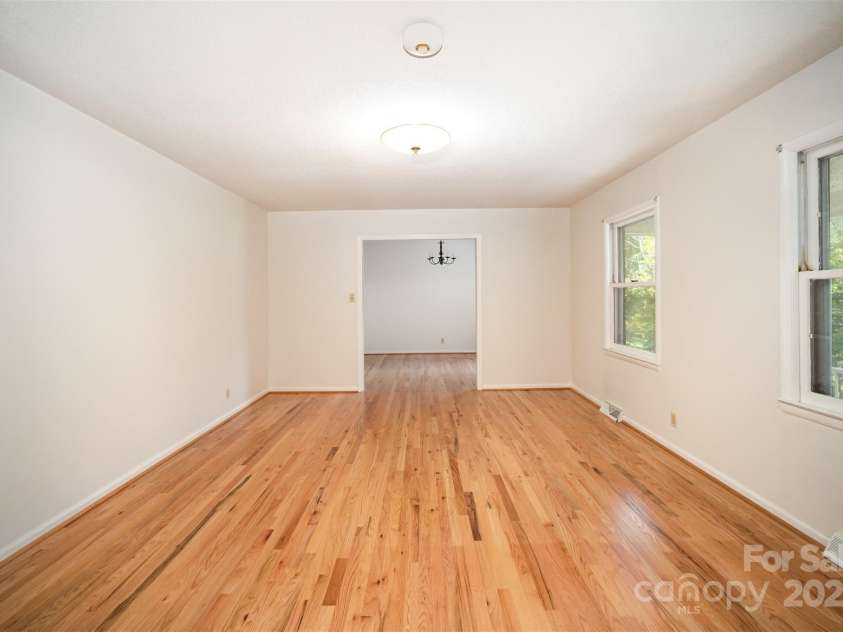 5474 Ussery Road, Kershaw, SC 29067.  MLS# CAR4294150, YatesRealty ID 34379. Living Room