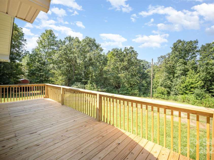 5474 Ussery Road, Kershaw, SC 29067.  MLS# CAR4294150, YatesRealty ID 34379. New Deck