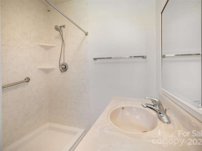 5474 Ussery Road, Kershaw, SC 29067.  MLS# CAR4294150, YatesRealty ID 34379. Primary Bathroom
