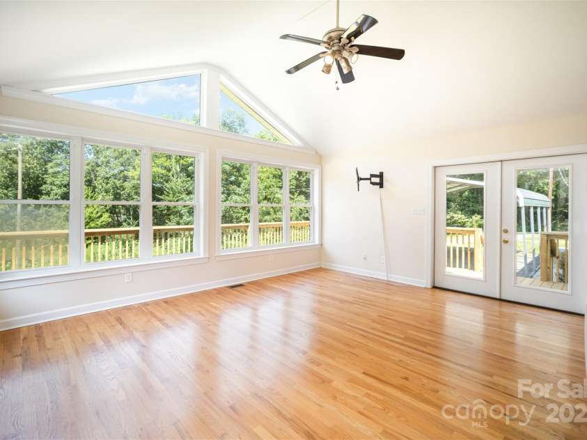 5474 Ussery Road, Kershaw, SC 29067.  MLS# CAR4294150, YatesRealty ID 34379. Sun Room