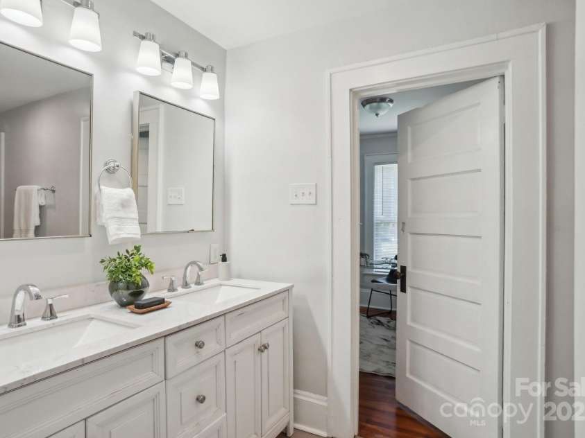 1105 Vanizer Street, Charlotte, NC 28208.  MLS# CAR4232135, YatesRealty ID 3438. 