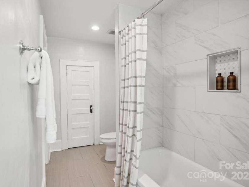 1105 Vanizer Street, Charlotte, NC 28208.  MLS# CAR4232135, YatesRealty ID 3438. 