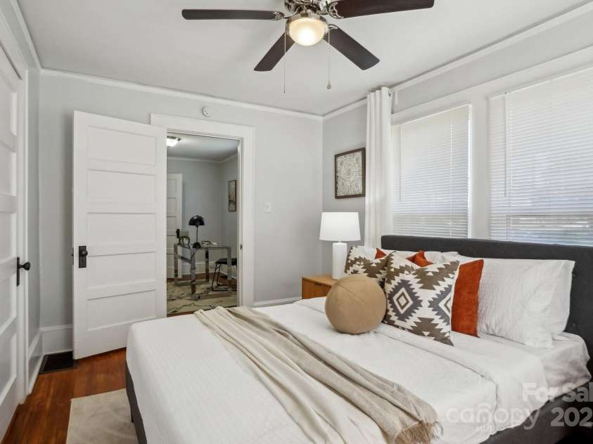 1105 Vanizer Street, Charlotte, NC 28208.  MLS# CAR4232135, YatesRealty ID 3438. 