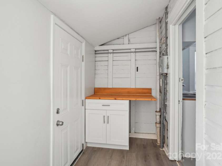 1105 Vanizer Street, Charlotte, NC 28208.  MLS# CAR4232135, YatesRealty ID 3438. 