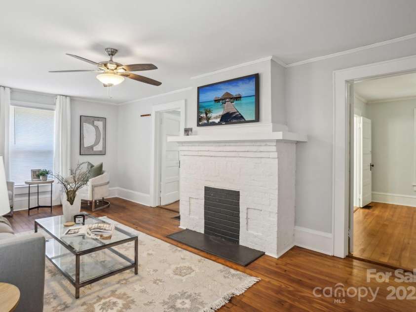 1105 Vanizer Street, Charlotte, NC 28208.  MLS# CAR4232135, YatesRealty ID 3438. 