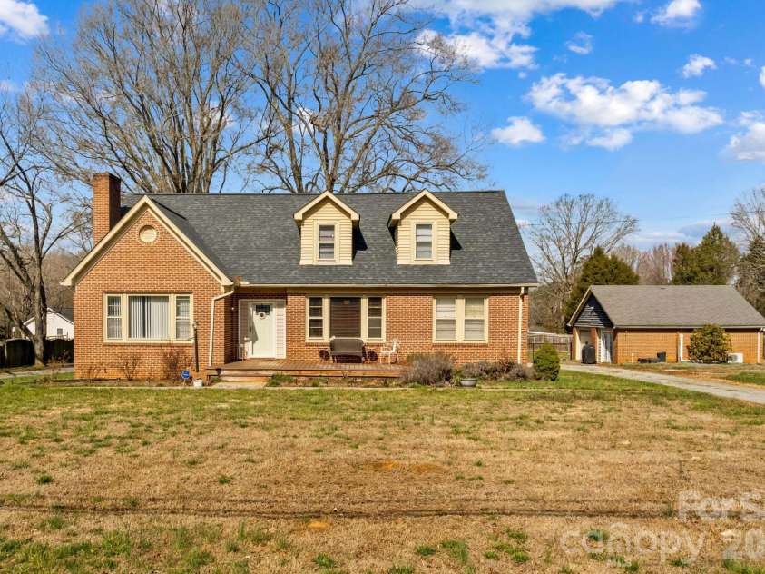 416 Peeler Street, Salisbury, NC 28146.  MLS# CAR4354748, YatesRealty ID 3438. 