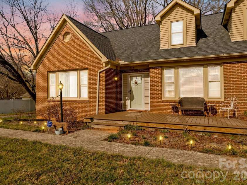 416 Peeler Street, Salisbury, NC 28146.  MLS# CAR4354748, YatesRealty ID 3438. 