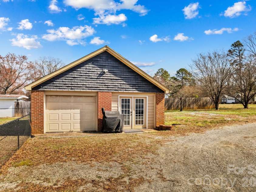 416 Peeler Street, Salisbury, NC 28146.  MLS# CAR4354748, YatesRealty ID 3438. 