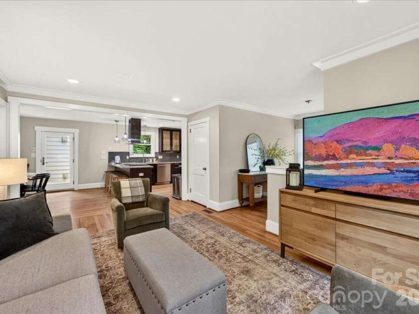 2120 Dalehurst Drive, Charlotte, NC 28205.  MLS# CAR4393870, YatesRealty ID 34382. 