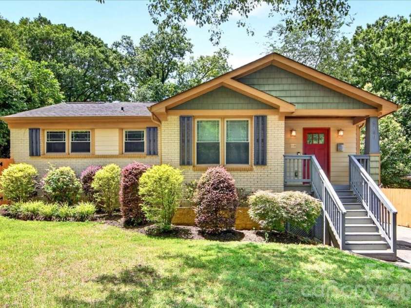 2120 Dalehurst Drive, Charlotte, NC 28205.  MLS# CAR4393870, YatesRealty ID 34382. Welcome to 2120 Dalehurst DR. 