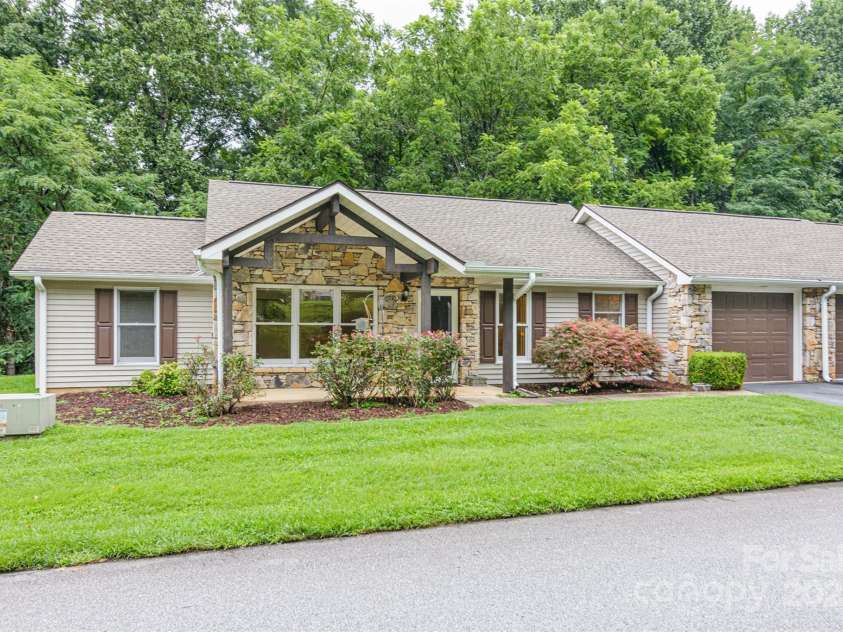 222 Rocky Mountain Way, Arden, NC 28704.  MLS# CAR4285995, YatesRealty ID 34382. 222 Rocky Mountain Way