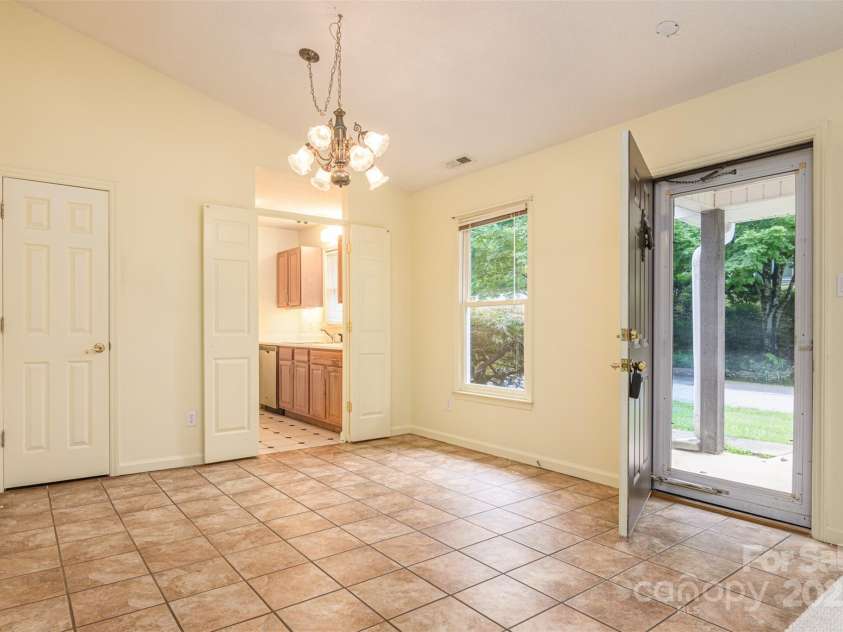 222 Rocky Mountain Way, Arden, NC 28704.  MLS# CAR4285995, YatesRealty ID 34382. Dining Area