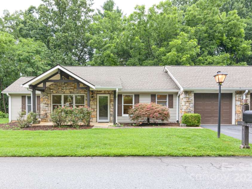 222 Rocky Mountain Way, Arden, NC 28704.  MLS# CAR4285995, YatesRealty ID 34382. Welcome to The Hills Of Averys Creek