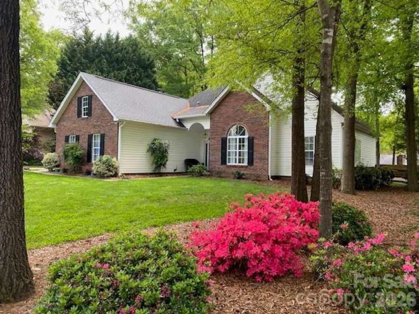 21126 Townwood Drive, Cornelius, NC 28031.  MLS# CAR4394472, YatesRealty ID 34384. 