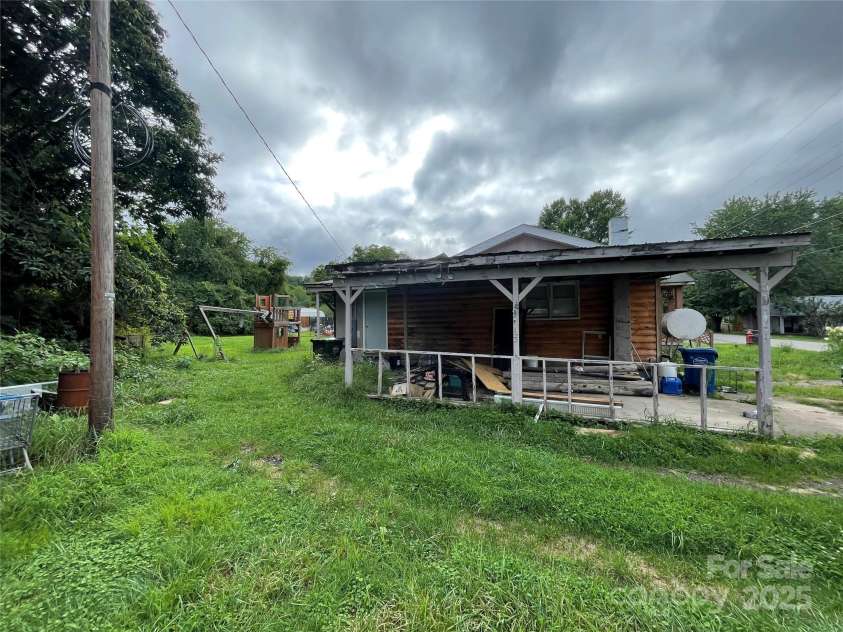 49 Robinson Street, Waynesville, NC 28786.  MLS# CAR4288484, YatesRealty ID 34384. 