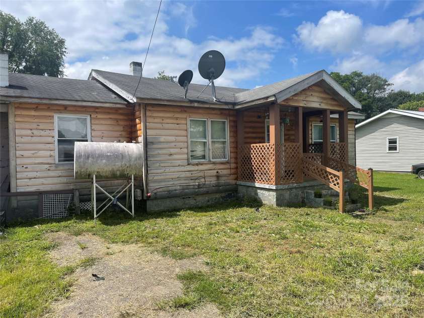 49 Robinson Street, Waynesville, NC 28786.  MLS# CAR4288484, YatesRealty ID 34384. 