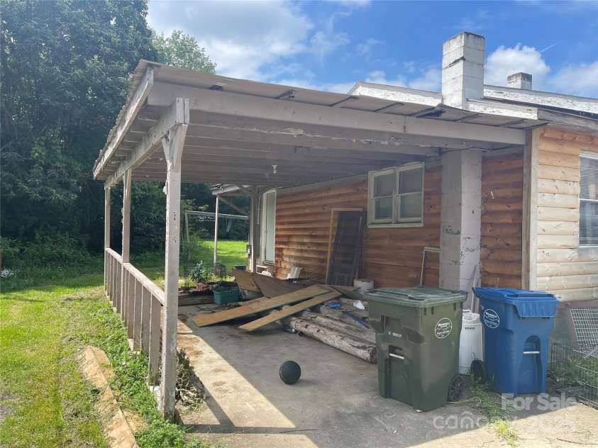 49 Robinson Street, Waynesville, NC 28786.  MLS# CAR4288484, YatesRealty ID 34384. 