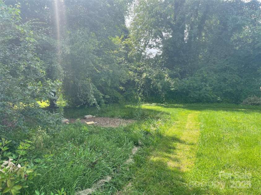 49 Robinson Street, Waynesville, NC 28786.  MLS# CAR4288484, YatesRealty ID 34384. 