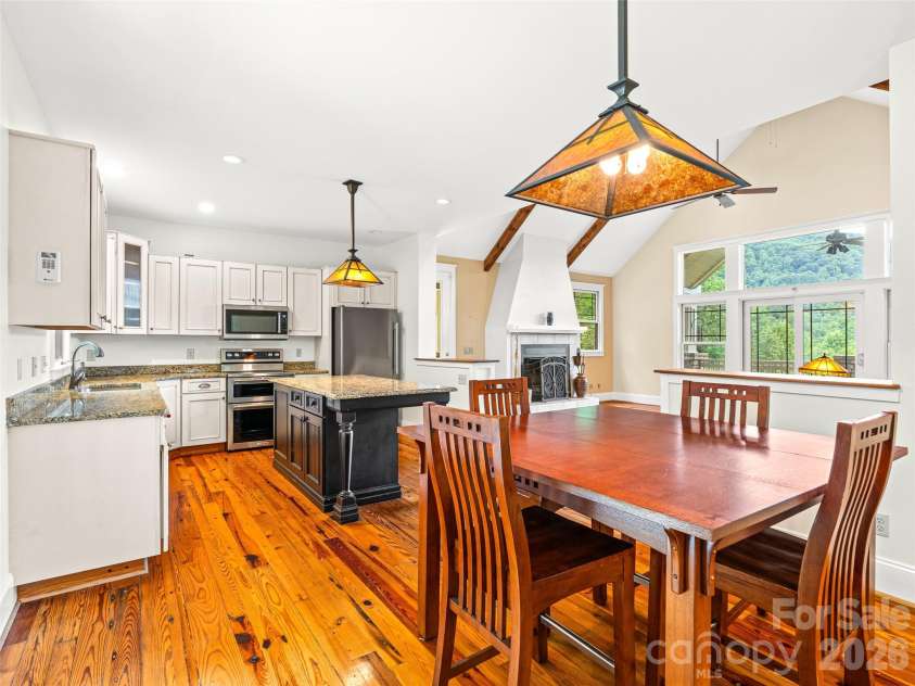 890 Stoney Stream Lane, Arden, NC 28704.  MLS# CAR4395817, YatesRealty ID 34385. Open dining area and kitchen.