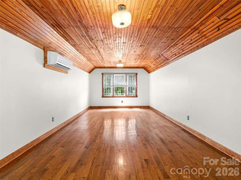 890 Stoney Stream Lane, Arden, NC 28704.  MLS# CAR4395817, YatesRealty ID 34385. Room perfect for creative space or work from home office!