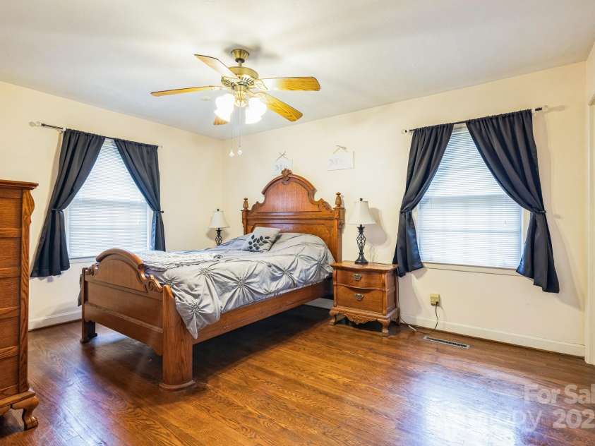 2250 Horse Shoe Circle, Hartsville, SC 29550.  MLS# CAR4222337, YatesRealty ID 34387. 