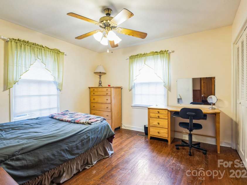 2250 Horse Shoe Circle, Hartsville, SC 29550.  MLS# CAR4222337, YatesRealty ID 34387. 