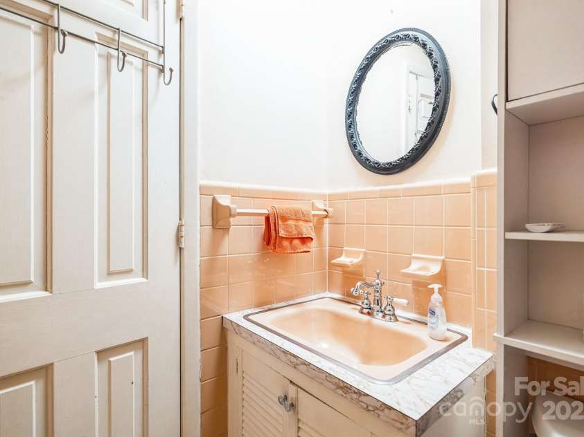 2250 Horse Shoe Circle, Hartsville, SC 29550.  MLS# CAR4222337, YatesRealty ID 34387. 