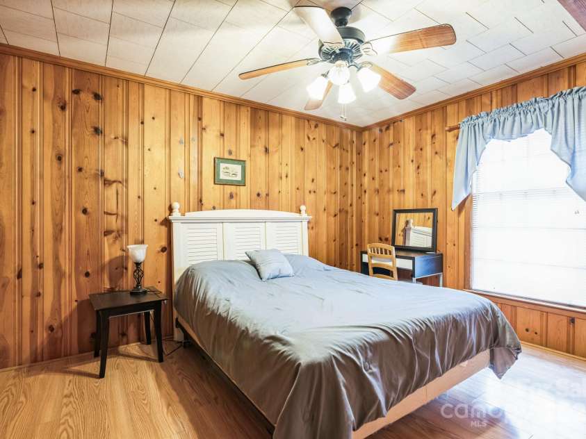 2250 Horse Shoe Circle, Hartsville, SC 29550.  MLS# CAR4222337, YatesRealty ID 34387. 