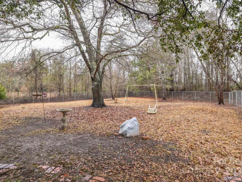 2250 Horse Shoe Circle, Hartsville, SC 29550.  MLS# CAR4222337, YatesRealty ID 34387. 