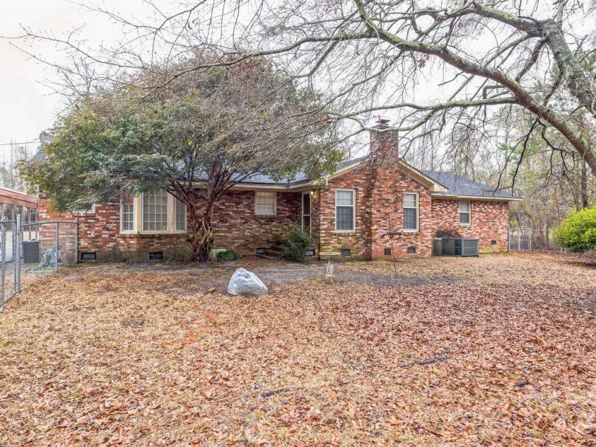 2250 Horse Shoe Circle, Hartsville, SC 29550.  MLS# CAR4222337, YatesRealty ID 34387. 