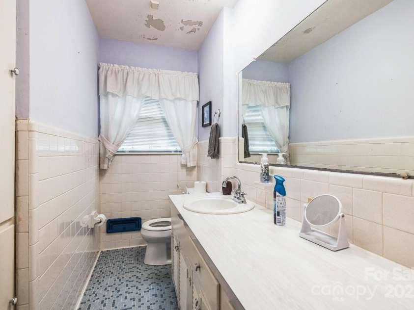 2250 Horse Shoe Circle, Hartsville, SC 29550.  MLS# CAR4222337, YatesRealty ID 34387. 