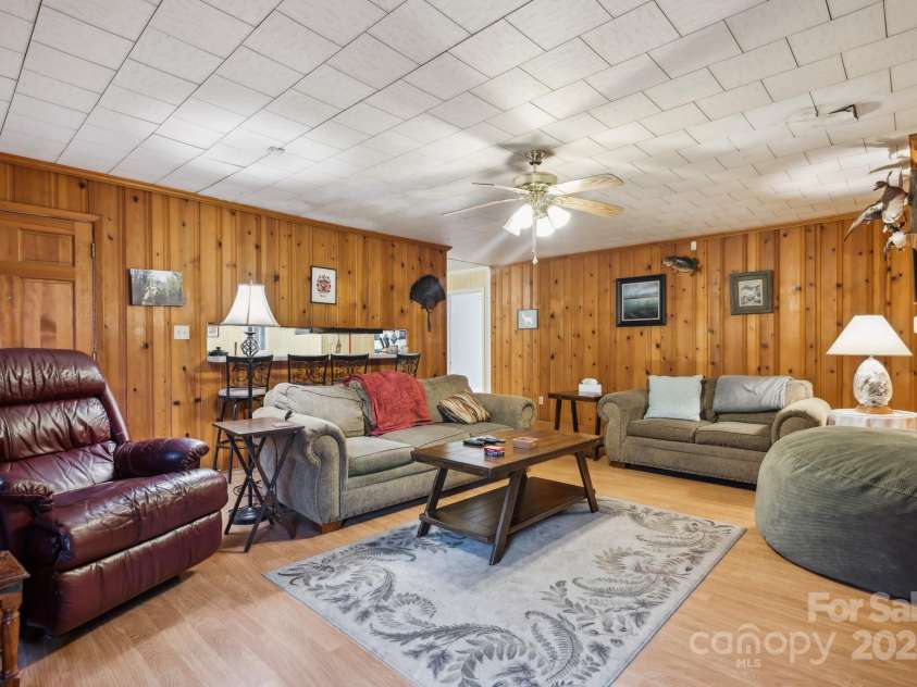 2250 Horse Shoe Circle, Hartsville, SC 29550.  MLS# CAR4222337, YatesRealty ID 34387. 