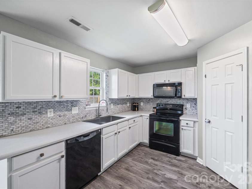 512 Gentle Breeze Lane, Rock Hill, SC 29730.  MLS# CAR4398590, YatesRealty ID 34387. 