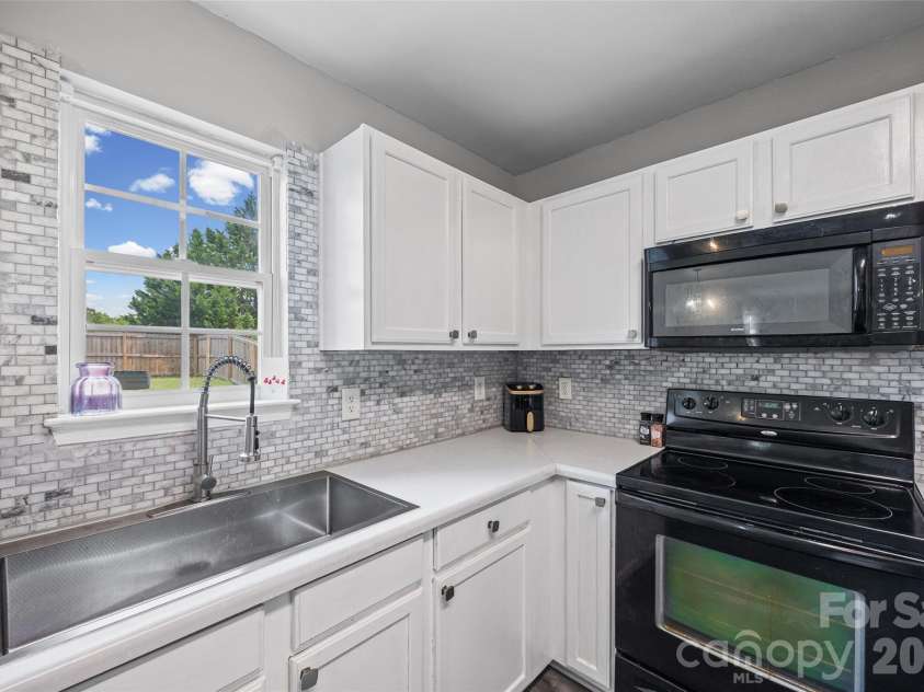 512 Gentle Breeze Lane, Rock Hill, SC 29730.  MLS# CAR4398590, YatesRealty ID 34387. 