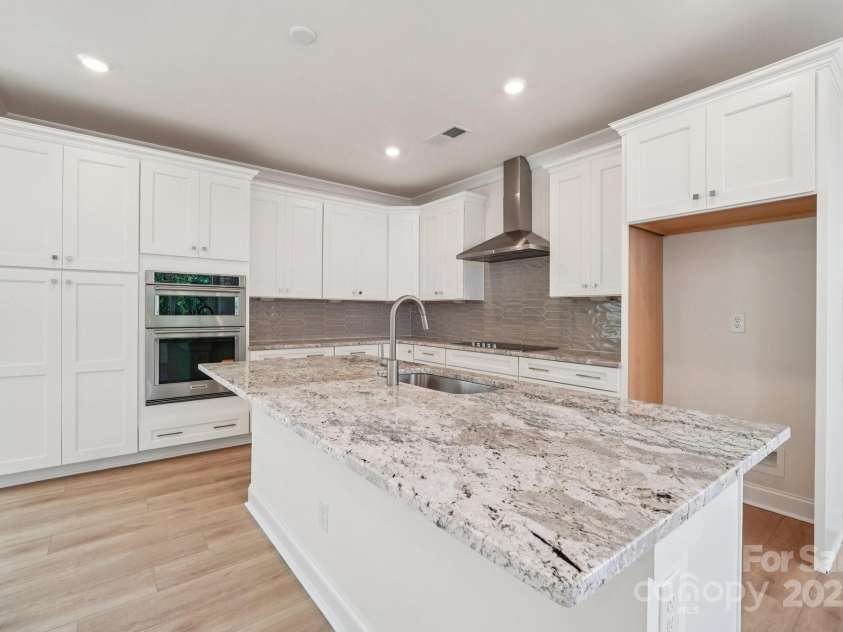 908 Coast Drive, Tega Cay, SC 29708.  MLS# CAR4289755, YatesRealty ID 34388. Kitchen