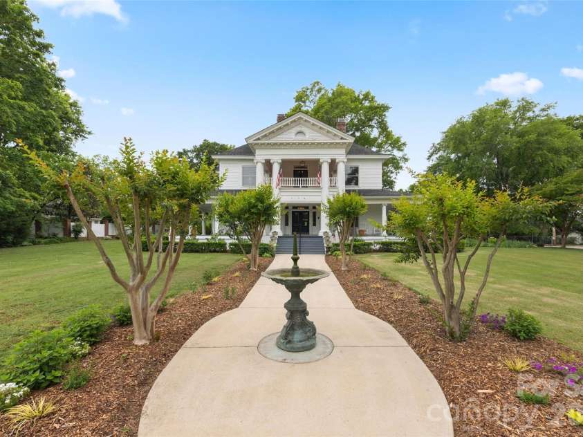 530 Rutledge Avenue, Gaffney, SC 29340.  MLS# CAR4354361, YatesRealty ID 3439. 