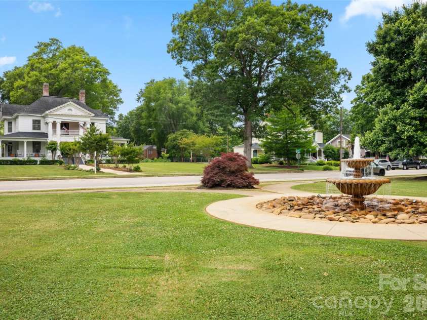 530 Rutledge Avenue, Gaffney, SC 29340.  MLS# CAR4354361, YatesRealty ID 3439. 