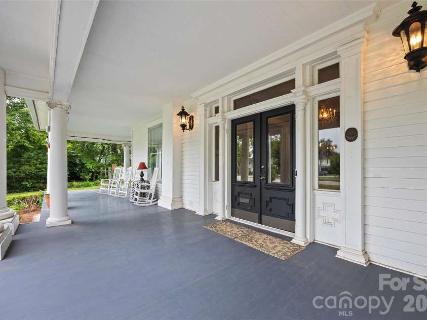 530 Rutledge Avenue, Gaffney, SC 29340.  MLS# CAR4354361, YatesRealty ID 3439. 