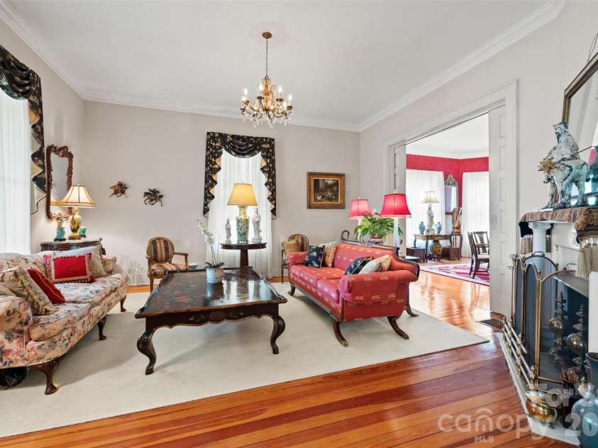 530 Rutledge Avenue, Gaffney, SC 29340.  MLS# CAR4354361, YatesRealty ID 3439. 