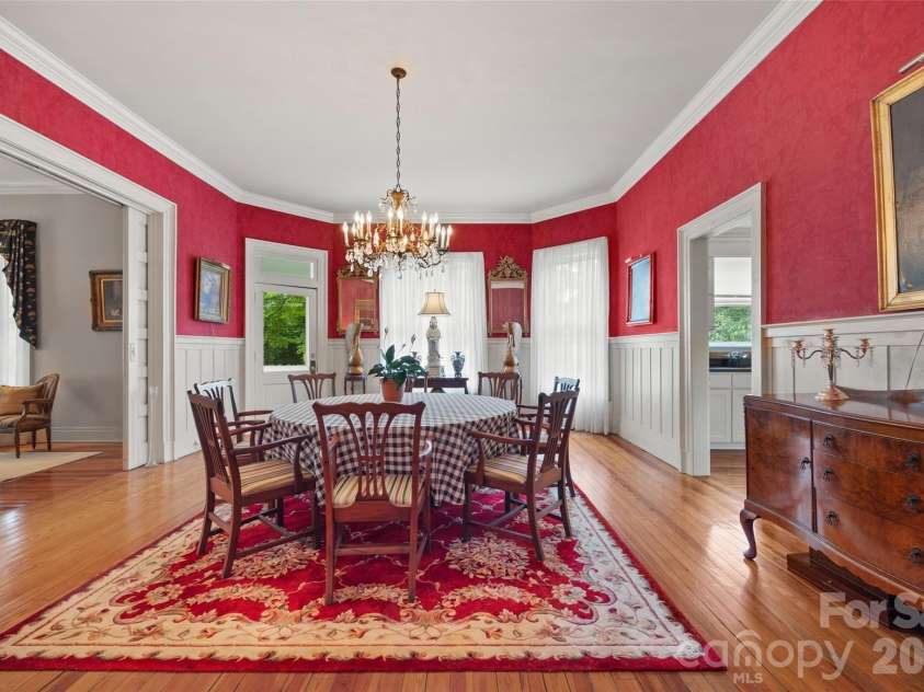530 Rutledge Avenue, Gaffney, SC 29340.  MLS# CAR4354361, YatesRealty ID 3439. 