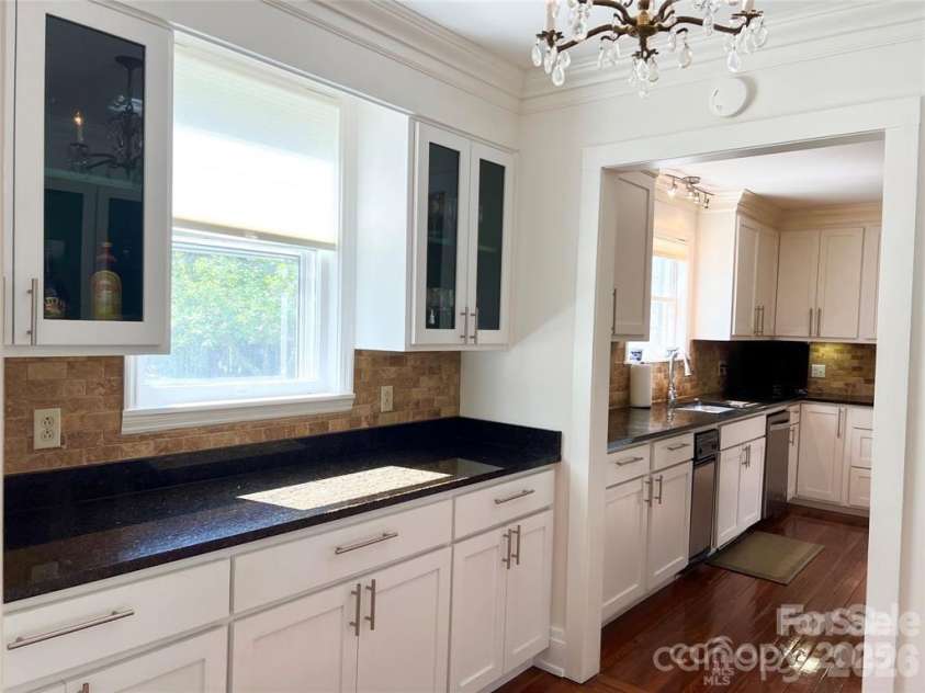 530 Rutledge Avenue, Gaffney, SC 29340.  MLS# CAR4354361, YatesRealty ID 3439. 