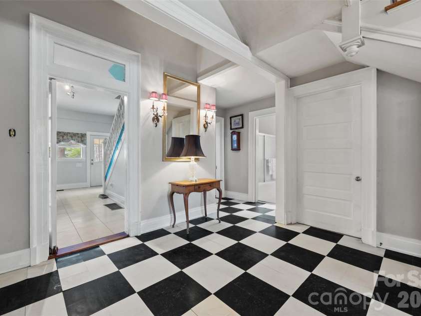 530 Rutledge Avenue, Gaffney, SC 29340.  MLS# CAR4354361, YatesRealty ID 3439. 