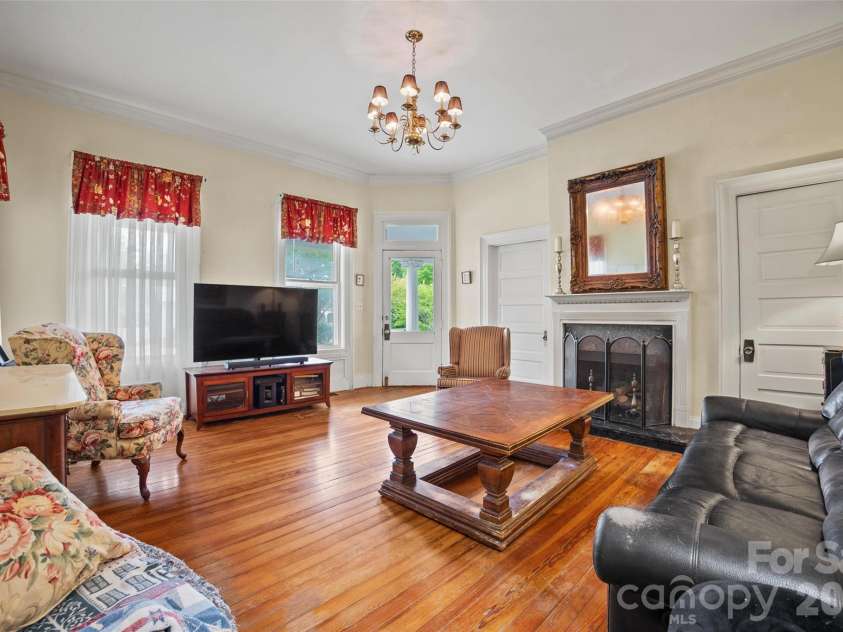 530 Rutledge Avenue, Gaffney, SC 29340.  MLS# CAR4354361, YatesRealty ID 3439. 