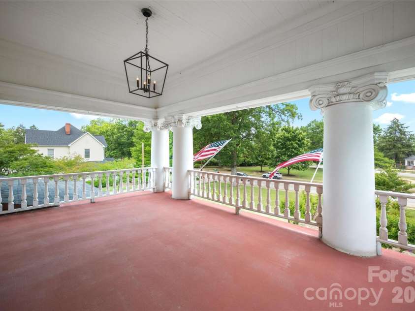 530 Rutledge Avenue, Gaffney, SC 29340.  MLS# CAR4354361, YatesRealty ID 3439. 