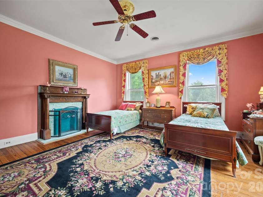 530 Rutledge Avenue, Gaffney, SC 29340.  MLS# CAR4354361, YatesRealty ID 3439. 