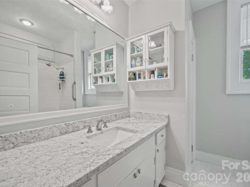 530 Rutledge Avenue, Gaffney, SC 29340.  MLS# CAR4354361, YatesRealty ID 3439. 