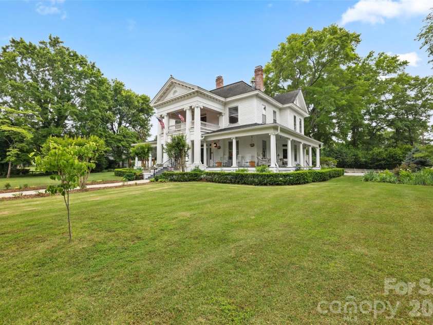 530 Rutledge Avenue, Gaffney, SC 29340.  MLS# CAR4354361, YatesRealty ID 3439. 