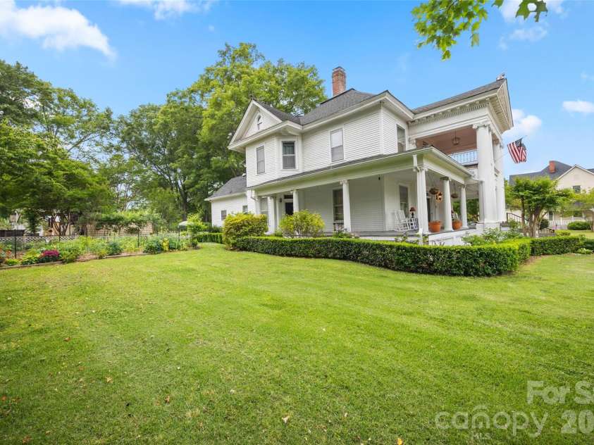 530 Rutledge Avenue, Gaffney, SC 29340.  MLS# CAR4354361, YatesRealty ID 3439. 